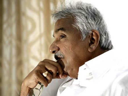 প্রাক্তন মুখ্যমন্ত্রীর বিরুদ্ধে ধর্ষণের অভিযোগ! কেরলে মহা চাপে কংগ্রেস