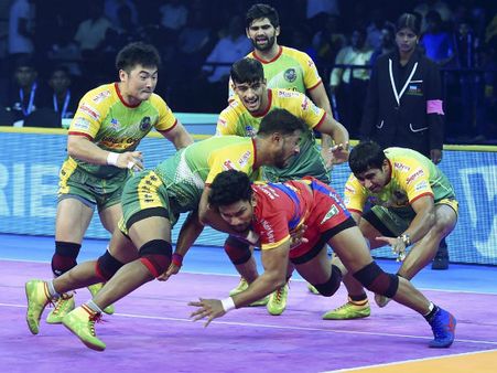 পিকেএল ২০১৮, হাইস্কোরিং ম্যাচে পাটনা পাইরেটস-এর কাছে অল্পের জন্য হারল উইপি যোদ্ধারা