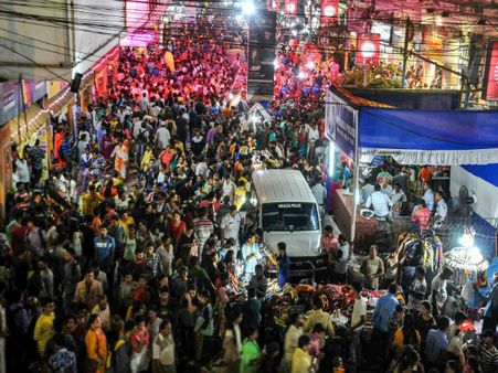 ঠাকুর দেখতে বেরিয়ে বেচাল করলেই কপালে নাচছে দুর্ভোগ, কী ব্যবস্থা পুলিশের জানেন কি