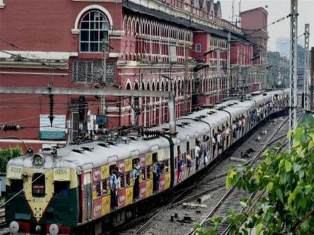 পুজোয় যাত্রী পরিবহণ! নতুন রেকর্ড পূর্বরেলের শিয়ালদহ ডিভিশনের