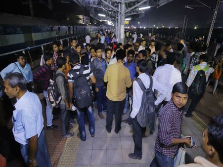 'ভিড়ের চাপে মুখ থুবড়ে পড়ে গেলাম, শরীরের উপর দিয়ে হেঁটে গেল অসংখ্য মানুষ', বিভীষিকায় ভরা স্মৃতি