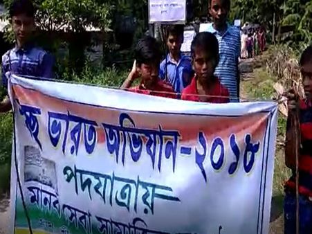 গান্ধী জয়ন্তীতে স্বচ্ছতা অভিযান! মমতার বাংলায় সচেতনতা প্রচারে ক্ষুদেরাও, দেখুন ভিডিও