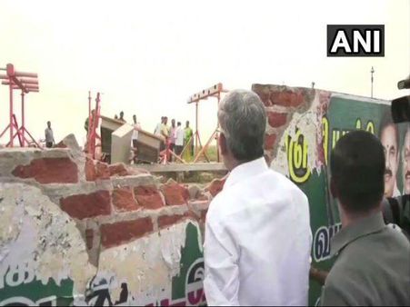 পাঁচিলে ধাক্কা দুবাইগামী বিমানের, মুম্বইয়ে জরুরি অবতরণ ঘিরে চাঞ্চল্য