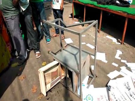 মমতার দলের কাউন্সিলরের 'তাণ্ডব'! পাল্টা প্রতিরোধে যা অবস্থা হল, দেখুন ভিডিও