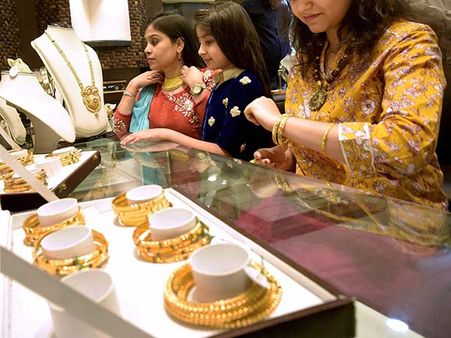 অর্থভাগ্য ধনতেরস-এ তুঙ্গে রাখতে চান! জেনে নিন কিছু বাস্তু টিপস