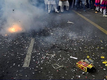 'চেষ্টা' সত্ত্বেও শব্দদানবের দাপাদাপি! দিওয়ালির রাতের পরিস্থিতি নিয়ে শঙ্কা