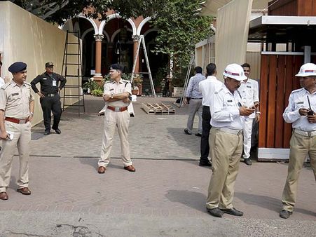 এক-আধটা নয়, ৫ জোড়া কাটা হাত উদ্ধারে আতঙ্ক গ্রামে! রহস্যভেদে ঘুম ছুটেছে পুলিশের