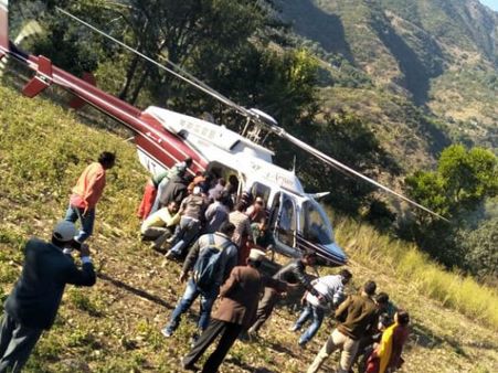 পাহাড়ি খাদ বেয়ে ৩০০ মিটার নিচে যমুনা নদীতে নেমে গেল বাস, ভয়াবহ দুর্ঘটনা