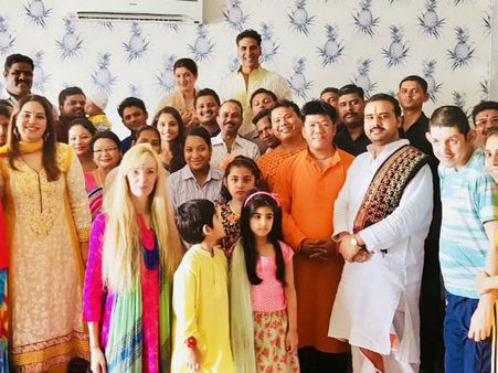 দিওয়ালিতে অক্ষয়-অনুষ্কাদের শুভেচ্ছা বার্তায় উঠে এল মন জয় করে নেওয়া পোস্ট