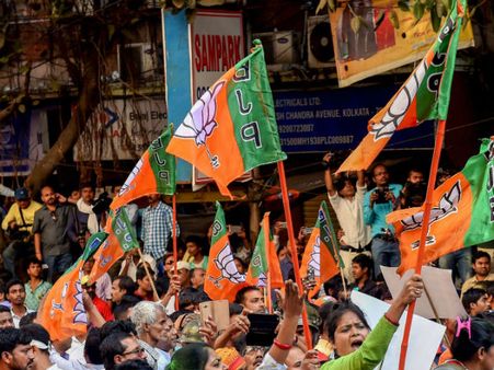 রামমন্দির না উন্নয়ন- কোন পথে বিজেপি, ইস্তাহার প্রকাশ করে চমক গেরুয়া শিবিরের