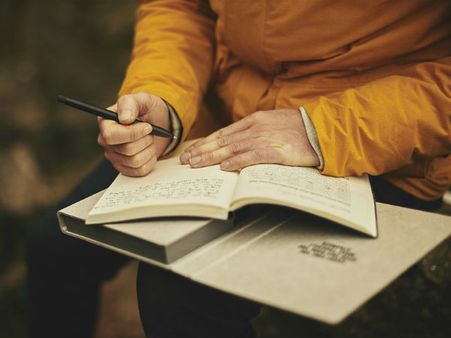 সমকাম নিয়ে উপন্যাস লেখায় মহিলা লেখকের ১০ বছরের জেল