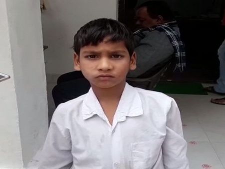 শরীর খারাপে ক্লাসেই বমি! যোগী রাজ্যে ছাত্রের যা দশা হল স্কুলে