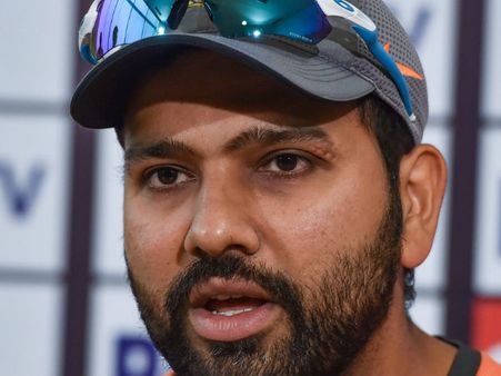 অস্ট্রেলিয়ায় অন্য খেলা, আপাতত 'নির্মম' ভারতের জয়গান 'হিটম্যান'-এর মুখে