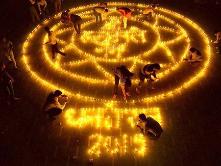 ধনতেরসের দিন কলকাতায় সোনা-রূপার দাম কত! কেনাকাটার আগে চোখ রাখুন এই তালিকায়