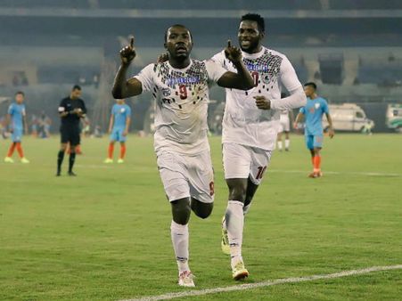 আই লিগ ২০১৮-১৯: ভেঙে গেল কাশ্মীরি প্রতিরোধ! সবুজ-মেরুণের কান্ডারি সেই ডিকা-কিসেকা