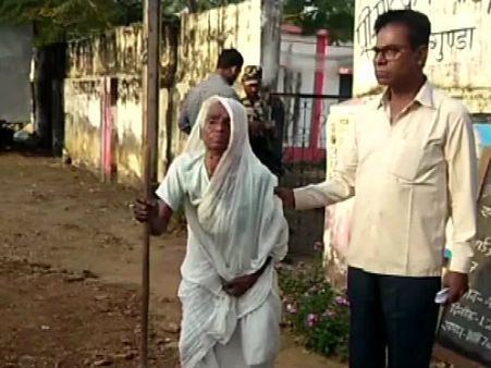 ছত্তিশগড়ে মাও আতঙ্ককে বুড়ো আঙুল দেখালেন এই শতায়ু 'যুবতী'