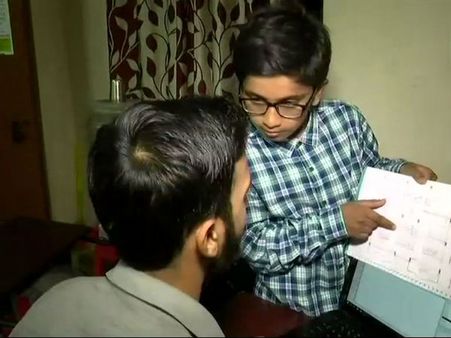 এক ‘বিস্ময় বালকে’র অবাক কাহিনি! ১১ বছরের শিক্ষক পড়াচ্ছে ইঞ্জিনিয়ারিং ছাত্রদের