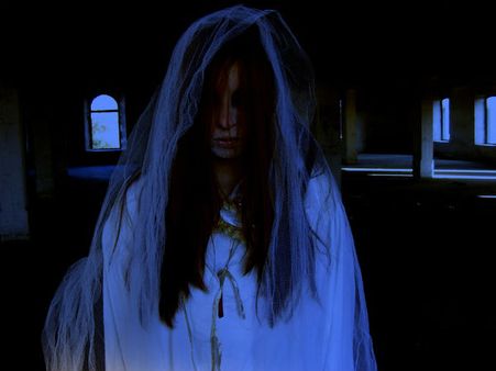 ভূত ভর করেছে ছাত্রীর উপর! আতঙ্ক এলাকায়, আজও কুসংস্কারে ডুবে সমাজ