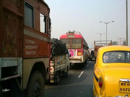 কোনা এক্সপ্রেসওয়েতে ভয়াবহ দুর্ঘটনা! বিস্ফোরণে মৃত ২