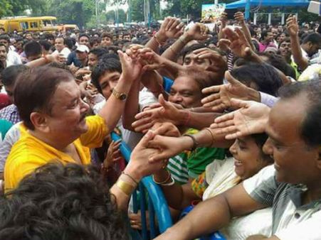 ওলা-উবার- নিয়ে এবার সরব মদন মিত্র, কাল বর্তমান পরিবহণমন্ত্রীর মুখোমুখি হচ্ছেন প্রাক্তন পরিবহণমন্ত্রী