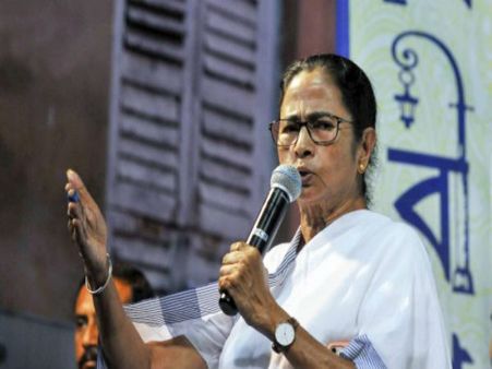 তিনি শুরুতেই যা বলেছেন, এখন দেশ বলছে! মোদীকে চড়া আক্রমণে মমতা