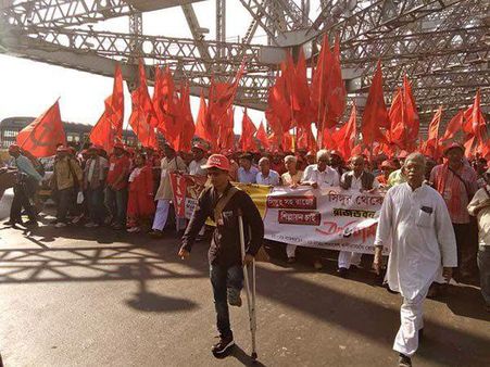কলকাতার রাজপথে লক্ষাধিক কৃষক, শিল্প ও কাজের দাবিতে সিঙ্গুর থেকে রাজভবন অভিযান