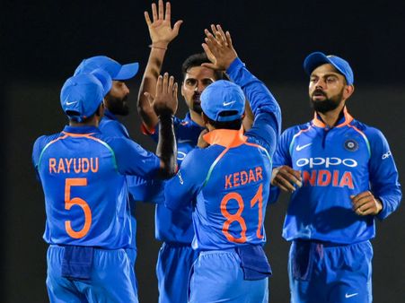 আত্মঘাতি সিদ্ধান্তে ডুবল ওয়েস্ট ইন্ডিজ, মুম্বইয়ের চেয়েও কম রানে গুটিয়ে দিলেন ভারতীয় বোলাররা