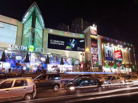 'বাথরুমে গিয়ে সন্তানকে স্তন্যপান করান', সাউথ সিটি মলের কথায় বিক্ষোভের ঝড়