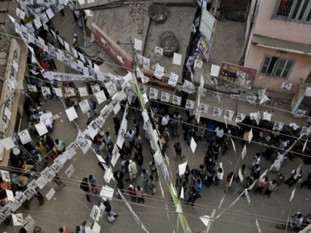 বিরোধীদের দাবিকে মর্যাদা! বাংলাদেশে নির্বাচনের দিন পিছল