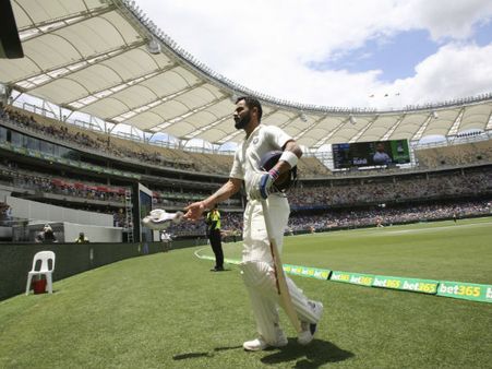 কোহলির ক্যাচ-আউট নিয়ে বিতর্ক! বল কি তালুবন্দি হয়েছিল, বিচার করুন ভিডিও দেখে