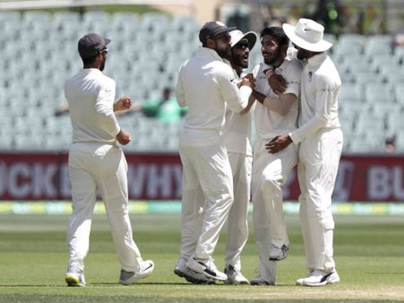 অস্ট্রেলিয়া বনাম ভারত, পার্থ টেস্ট: কঠিন পিচে বড় রানের পথে অস্ট্রেলিয়া - বুমরা তাও আত্মবিশ্বাসী