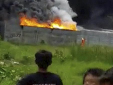 শহরতলীতে কেক তৈরির কারখানায় গ্যাস লিক ! আশঙ্কাজনক ১০ জন হাসপাতালে