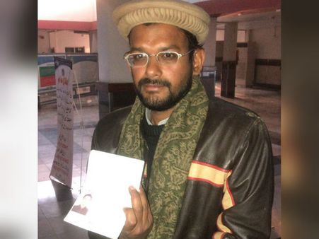 ওয়াঘা সীমান্তে দেশের মাটি চুম্বন করে ঢুকলেন পাকিস্তানে আটক হামিদ আনসারি