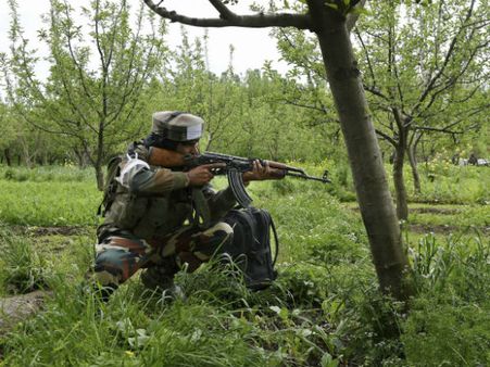 ভারতীয় সেনার গুলিতে নিকেশ অনুপ্রবেশকারী পাক কম্যান্ডো! সীমান্তে যুদ্ধ তৎপরতা
