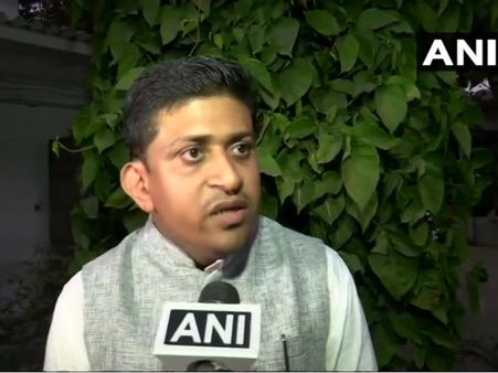 চপার কেলেঙ্কারির কালি গায়ে না মাখতে তড়িঘড়ি যুব নেতাকে বহিষ্কার কংগ্রেসের