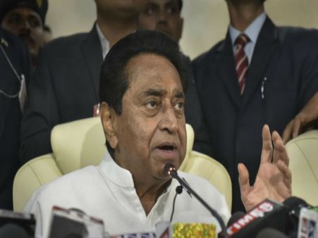 কমলনাথের শপথে বিরল ছবি! দলমত নির্বিশেষে 'মামা'-র প্রশংসা