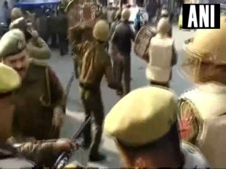 গোরক্ষকদের তাণ্ডব হিমালয়ের পাদদেশেও! লুটের পর ট্রাকে আগুন