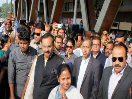 লক্ষ্য লোকসভা, রবিবার দিল্লিতে মমতা! সনিয়ার সঙ্গে বৈঠক নিয়ে জল্পনা