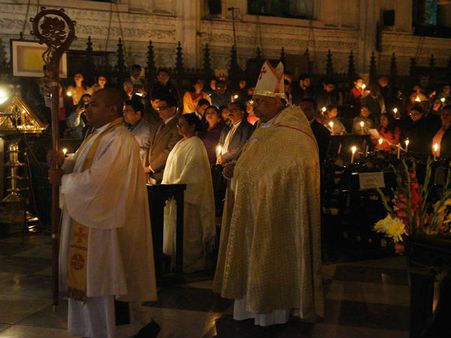 মধ্যরাতে গির্জায় প্রার্থনা, বড়দিনের বার্তা দিলেন মুখ্যমন্ত্রী মমতা বন্দ্যোপাধ্যায়