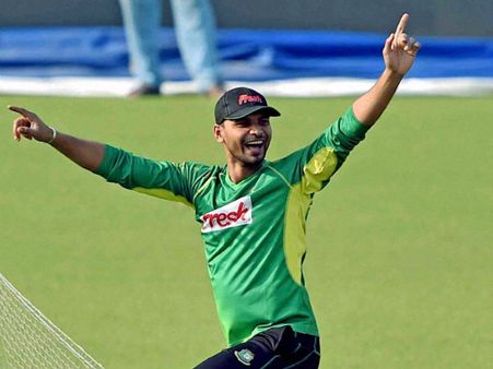 ভোটের মাঠেও দারুণ জয় অধিনায়কের! বাংলাদেশ ক্রিকেট দলের পাশাপাশি সংসদও সামলাবেন মাশরাফি