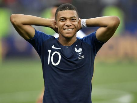 ব্যালন ডি'ওর ২০১৮-এর মঞ্চে জয়ী কিলিয়ান এমবাপে! ট্রফি জিতলেন হেগারবার্গও