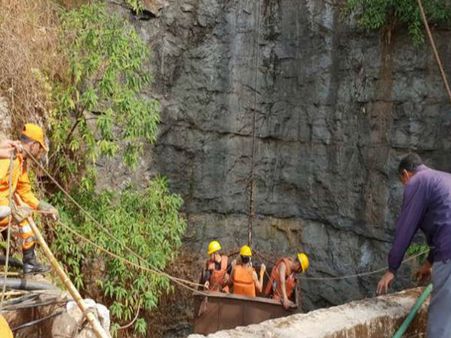 ৩৭০ ফুট জলভর্তি খনিতে পক্ষকাল আটকে ১৫ শ্রমিক, যুদ্ধ চালাচ্ছে বিপর্যয় মোকাবিলা দফতর