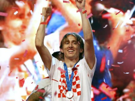 মদ্রিচের হাতেই উঠল ব্যালন ডি'ওর ২০১৮! পোডিয়ামেই জায়গা পেলেন না মেসি