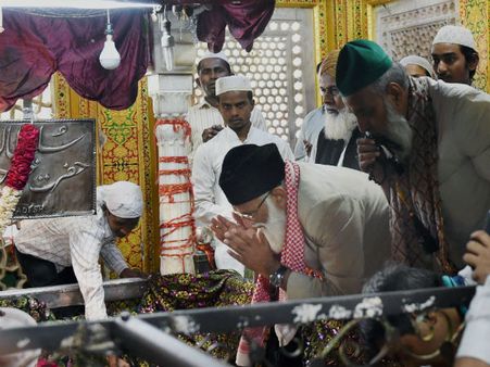 সবরিমালার পর এবার প্রসিদ্ধ এক মুসলিম দরগায় মহিলা প্রবেশাধিকার নিয়ে মামলা