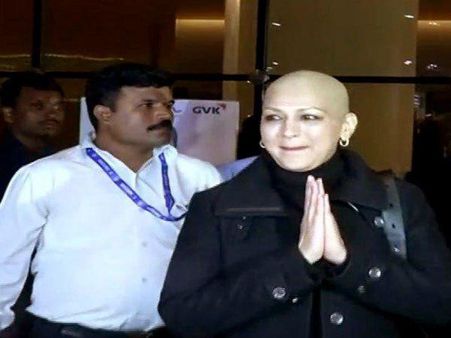 ক্যানসার জয় করে ঘরে ফিরলেন সোনালী, তার আগে দিলেন এক মর্মস্পর্শী বার্তা