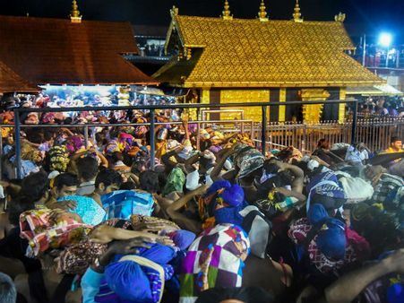 সবরিমালায় বিক্ষোভ মধ্যগগনে, গায়ে আগুন দিয়ে আত্মহত্যার চেষ্টা ব্যক্তির