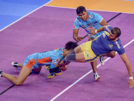 পিকেএল ২০১৮-১৯: শুরু হল কলকাতা পর্ব! প্রথম ম্যাচেই জিতে প্লেঅফের সরণিতে বেঙ্গল ওয়ারিয়র্স