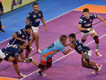 পিকেএল ২০১৮-১৯: ছিটকে গেল ওয়ারিয়র্স, ইউ মুম্বা! জিতে আশা টিকিয়ে রাখল দিল্লি ও ইউপি