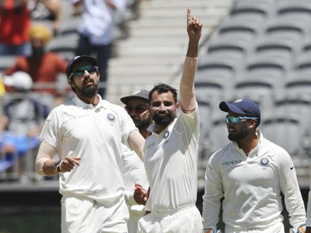 প্রথম একাদশ বাছাইয়েই গলদ! টিম ম্য়ানেজমেন্টের সিদ্ধান্তের বিরুদ্ধে মুখ খুললেন মহম্মদ শামি