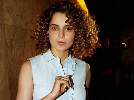 'মণিকর্ণিকা' ইস্যুতে কার্নিসেনাকে নিয়ে ক্ষোভে ফুঁসছেন কঙ্গনা! ফের দাগলেন তোপ